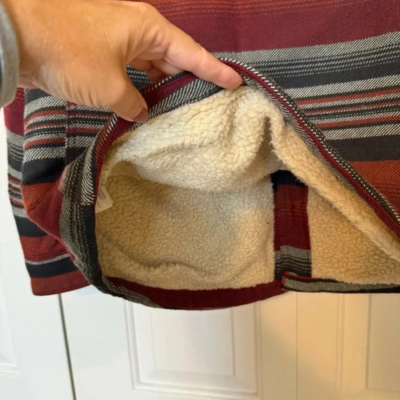 American Eagle Sherpa Lined Shacket - Picture 7 of 7